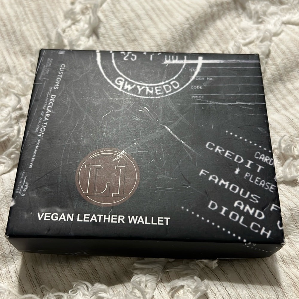 Handmade leather men’s wallet from India